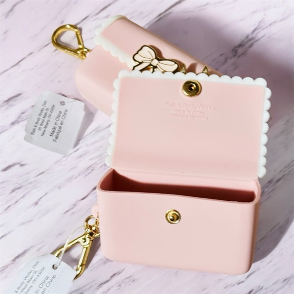 Bath & Body Works Scallop Bow Snap Case PocketBac Holder - Picture 4 of 7